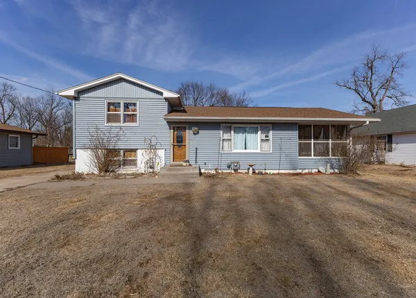 $164,900 | 1608 3rd Street, Camanche, IA 52730
