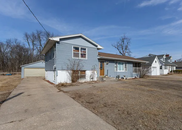 $164,900 | 1608 3rd Street, Camanche, IA 52730