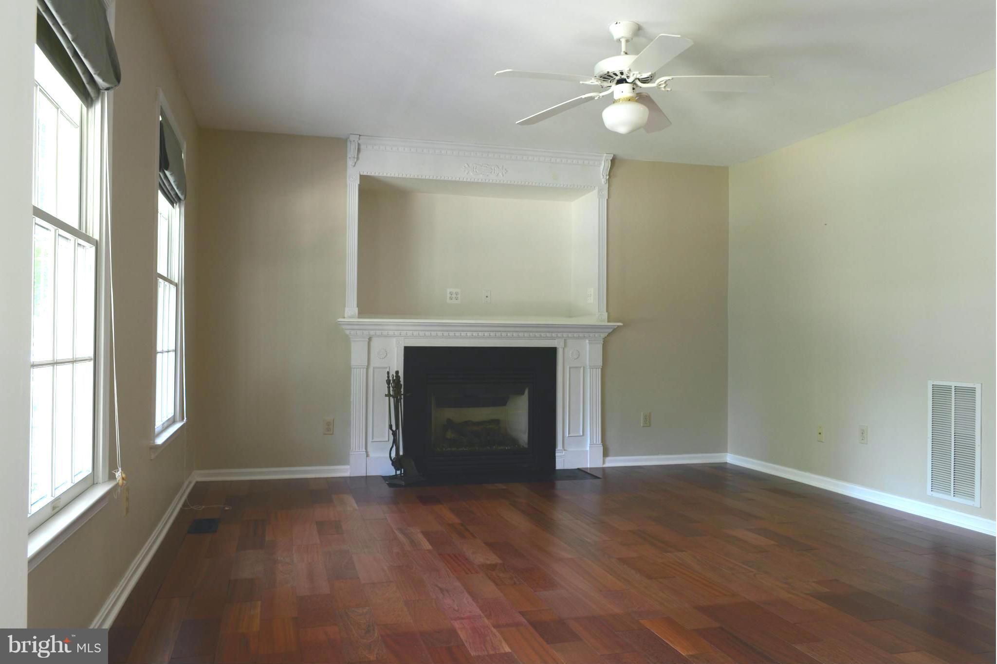 5989 Deale Beach Road Deale, MD 20751 - Photo 3 of 25 Family Room