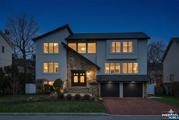 $8,500 | 11 Hudson Terrace, Englewood Cliffs, NJ 07632