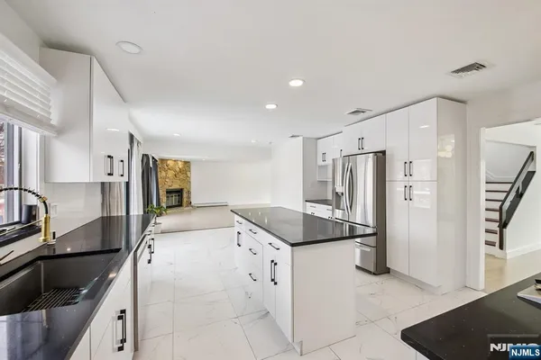 $8,500 | 11 Hudson Terrace, Englewood Cliffs, NJ 07632