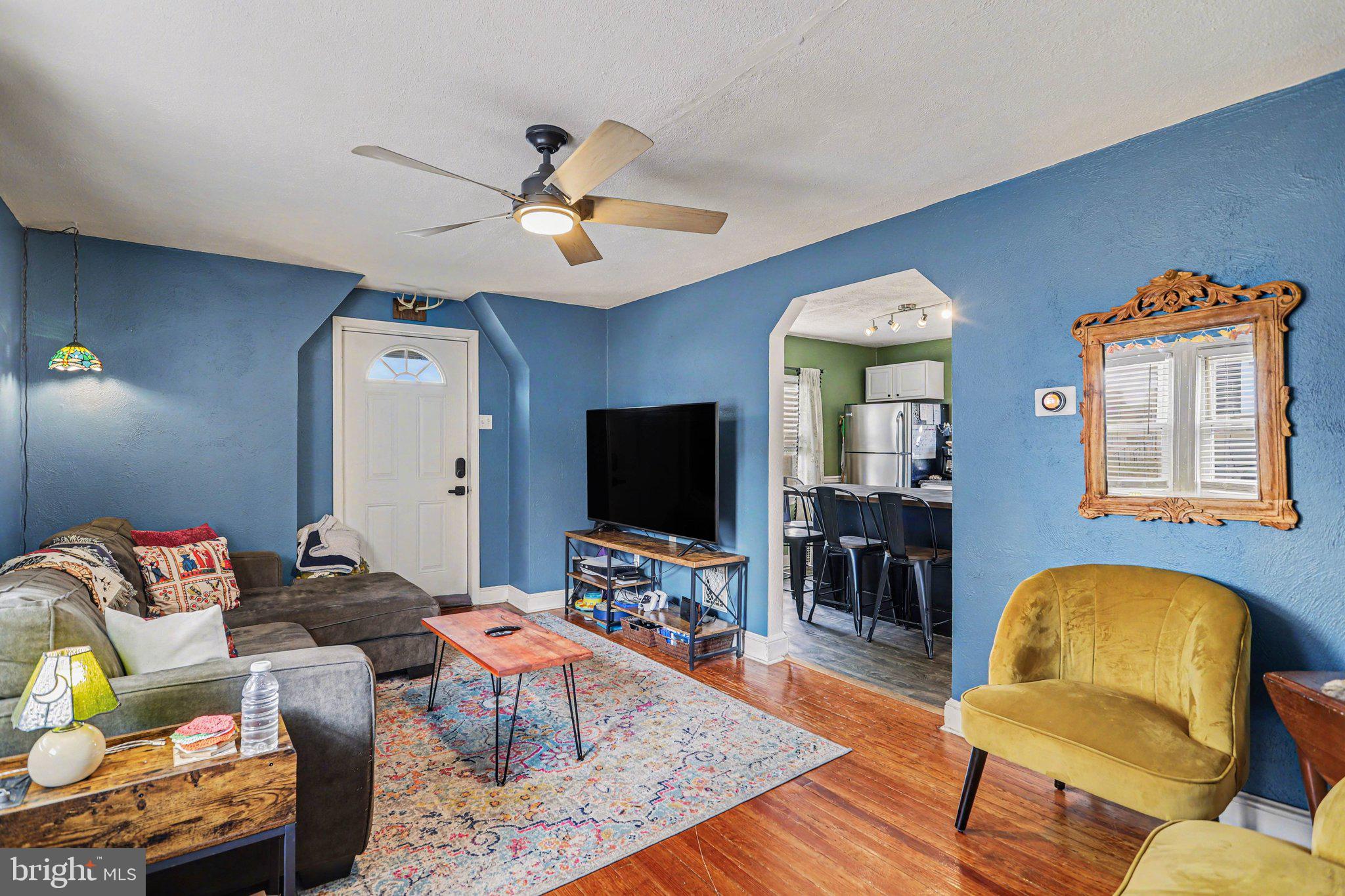 524 Hillcrest Road York, PA 17403 - Photo 5 of 26 Living Room