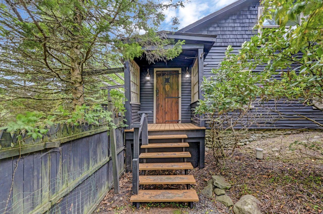 2285 Bear Town Road Canadensis, PA 18325 - Photo 4 of 58 a front view of a house with a yard