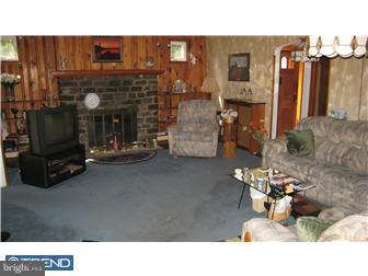 610 Farnum Road Media, PA 19063 - Photo 9 of 12 Living Room