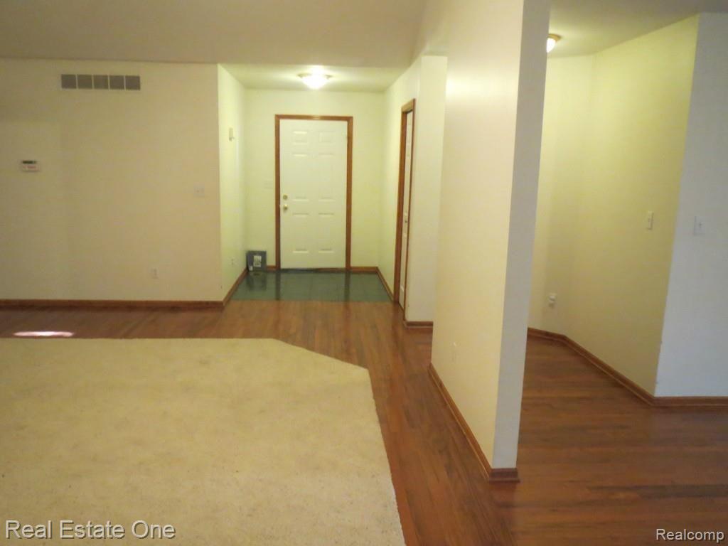 26115 King Road Romulus, MI 48174 - Photo 5 of 30 IMG_0017.jpg