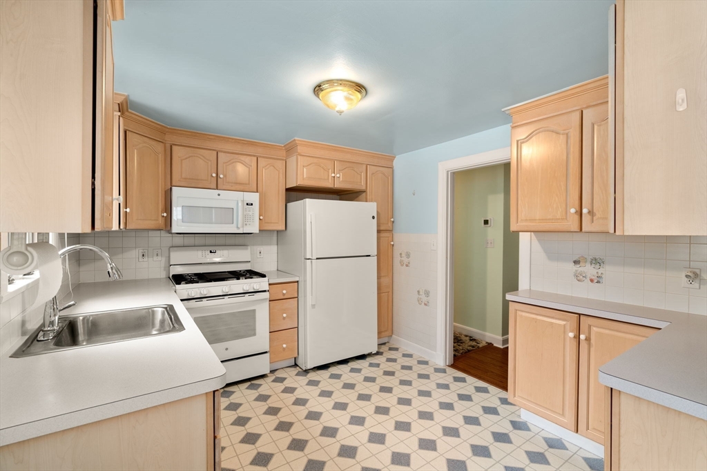 95 Marked Tree Road Needham, MA 02492 - Photo 5 of 15