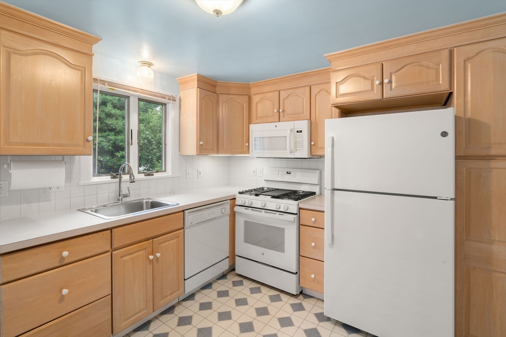 95 Marked Tree Road Needham, MA 02492 - Photo 6 of 15
