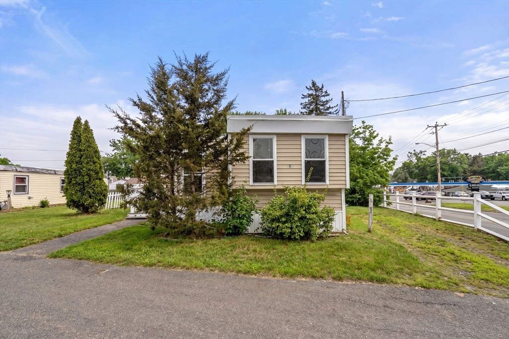 350 West Street, Unit 5 Ludlow, MA 01056 - Photo 1 of 36