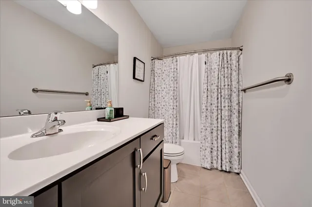 $885,000 | 43 Saddle Lane, Easton, PA 18045