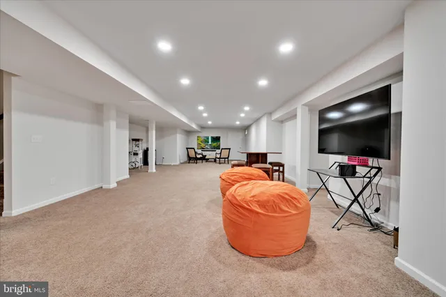 $885,000 | 43 Saddle Lane, Easton, PA 18045