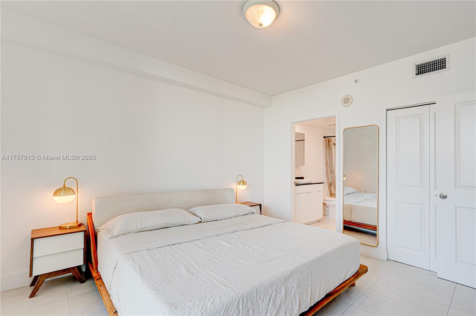 1250 South Miami Avenue, Unit 1109 Miami, FL 33130 - Photo 10 of 16 a bedroom with a bed and a lamp