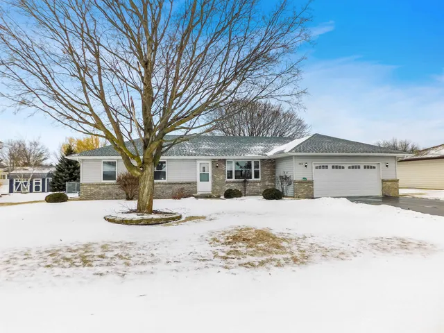 $249,900 | 755 Loomis Drive, Rockton, IL 61072