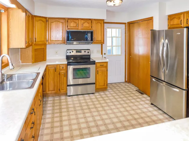 $249,900 | 755 Loomis Drive, Rockton, IL 61072