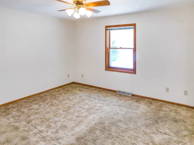 $249,900 | 755 Loomis Drive, Rockton, IL 61072