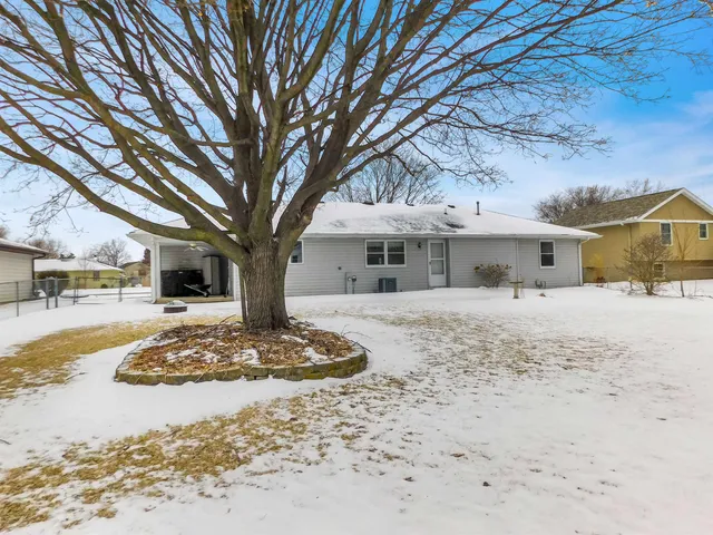 $249,900 | 755 Loomis Drive, Rockton, IL 61072