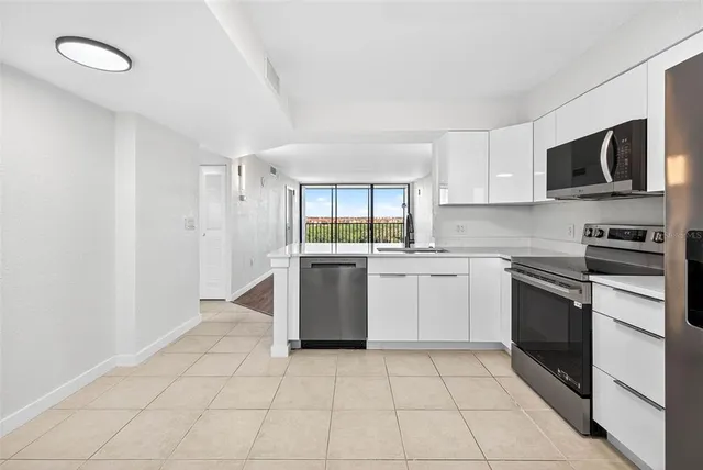 $218,500 | 900 Cove Cay Drive, Unit 6E, Clearwater, FL 33760