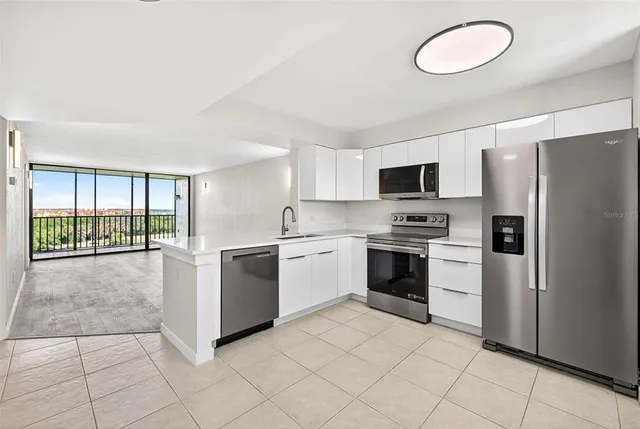 $218,500 | 900 Cove Cay Drive, Unit 6E, Clearwater, FL 33760