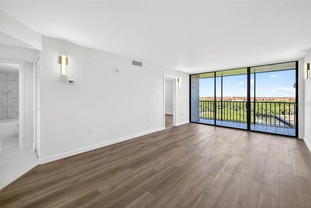 $218,500 | 900 Cove Cay Drive, Unit 6E, Clearwater, FL 33760