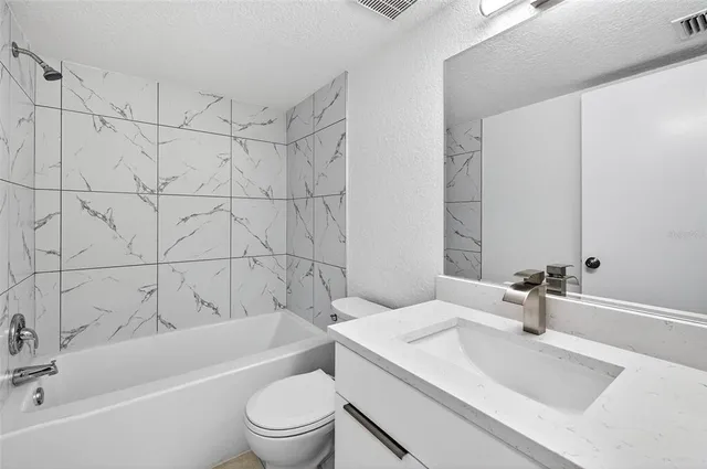 $218,500 | 900 Cove Cay Drive, Unit 6E, Clearwater, FL 33760