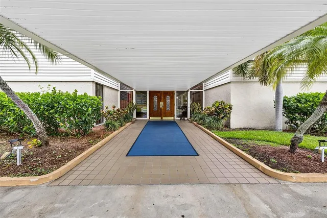 $218,500 | 900 Cove Cay Drive, Unit 6E, Clearwater, FL 33760