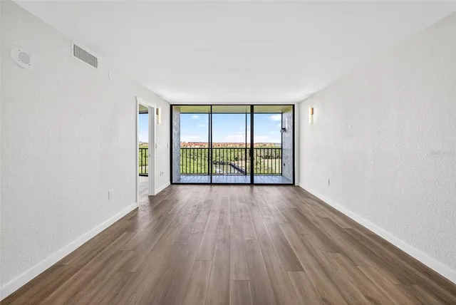 $218,500 | 900 Cove Cay Drive, Unit 6E, Clearwater, FL 33760