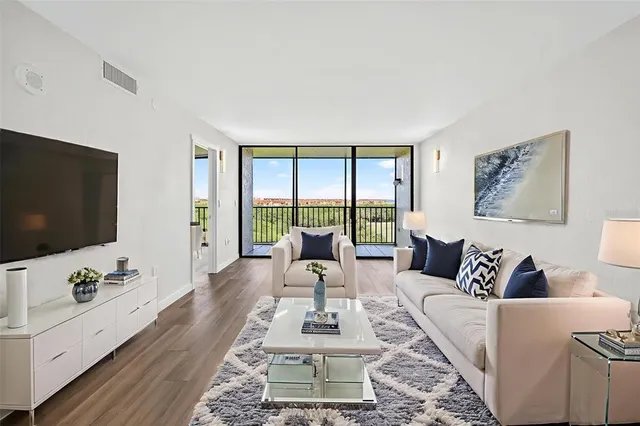 $218,500 | 900 Cove Cay Drive, Unit 6E, Clearwater, FL 33760