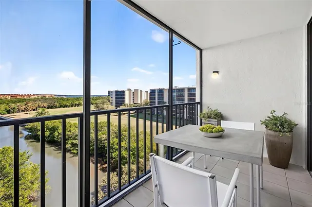 $218,500 | 900 Cove Cay Drive, Unit 6E, Clearwater, FL 33760