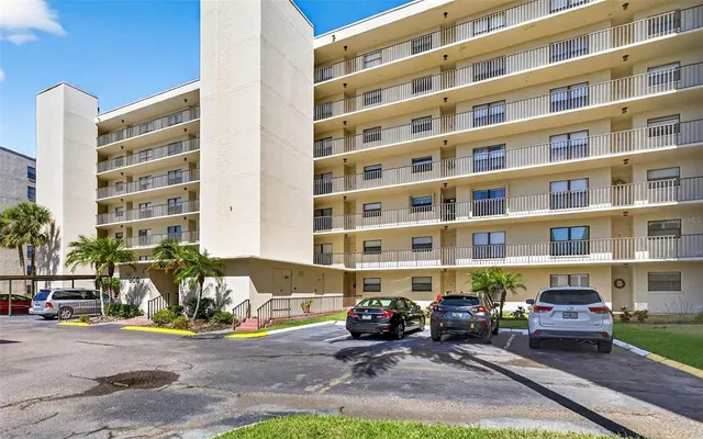 $218,500 | 900 Cove Cay Drive, Unit 6E, Clearwater, FL 33760