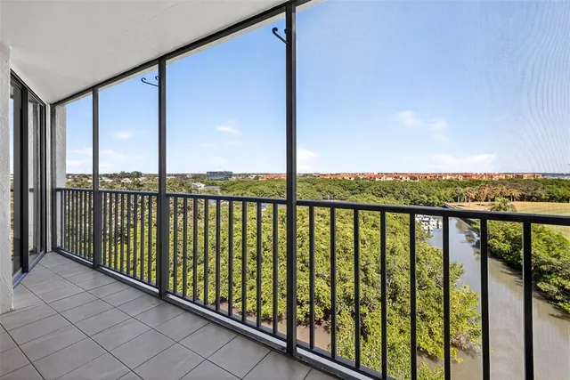 $218,500 | 900 Cove Cay Drive, Unit 6E, Clearwater, FL 33760