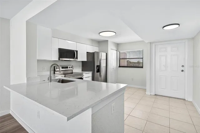 $218,500 | 900 Cove Cay Drive, Unit 6E, Clearwater, FL 33760