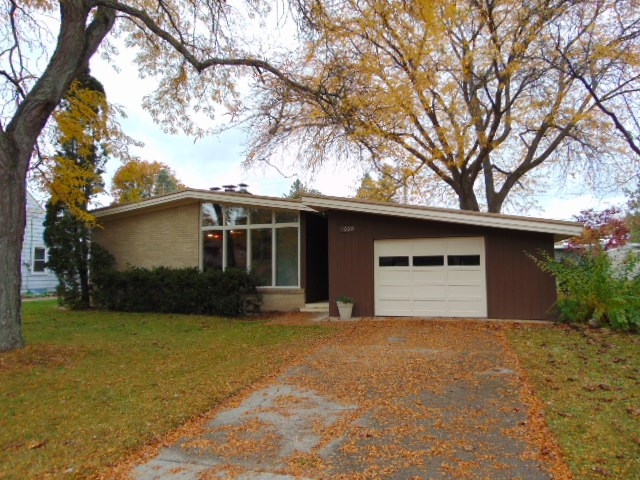 1002 Falkirk Road Alma, MI 48801 - Photo 1 of 32 1882018.JPG