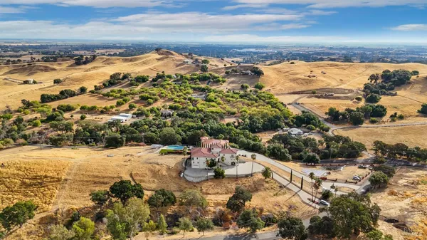 a view of a white building