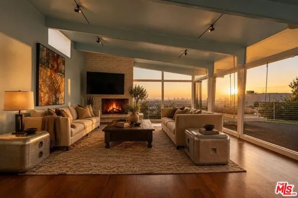 $17,500 | 8411 Hollywood Boulevard, West Hollywood, CA 90069