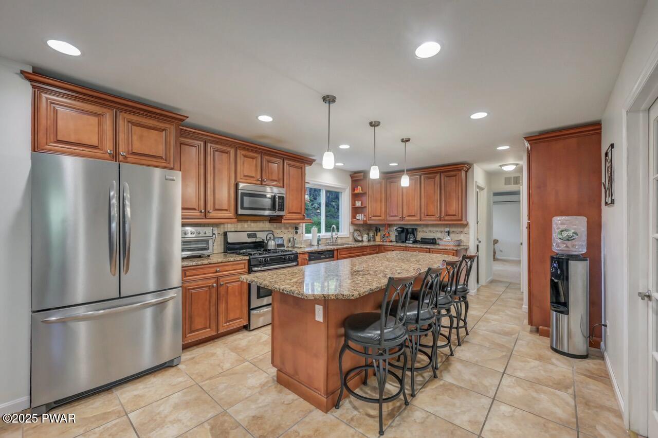204 Ridgeview Drive Lake Ariel, PA 18436 - Photo 10 of 116 204 Ridgeview Dr 12 Large