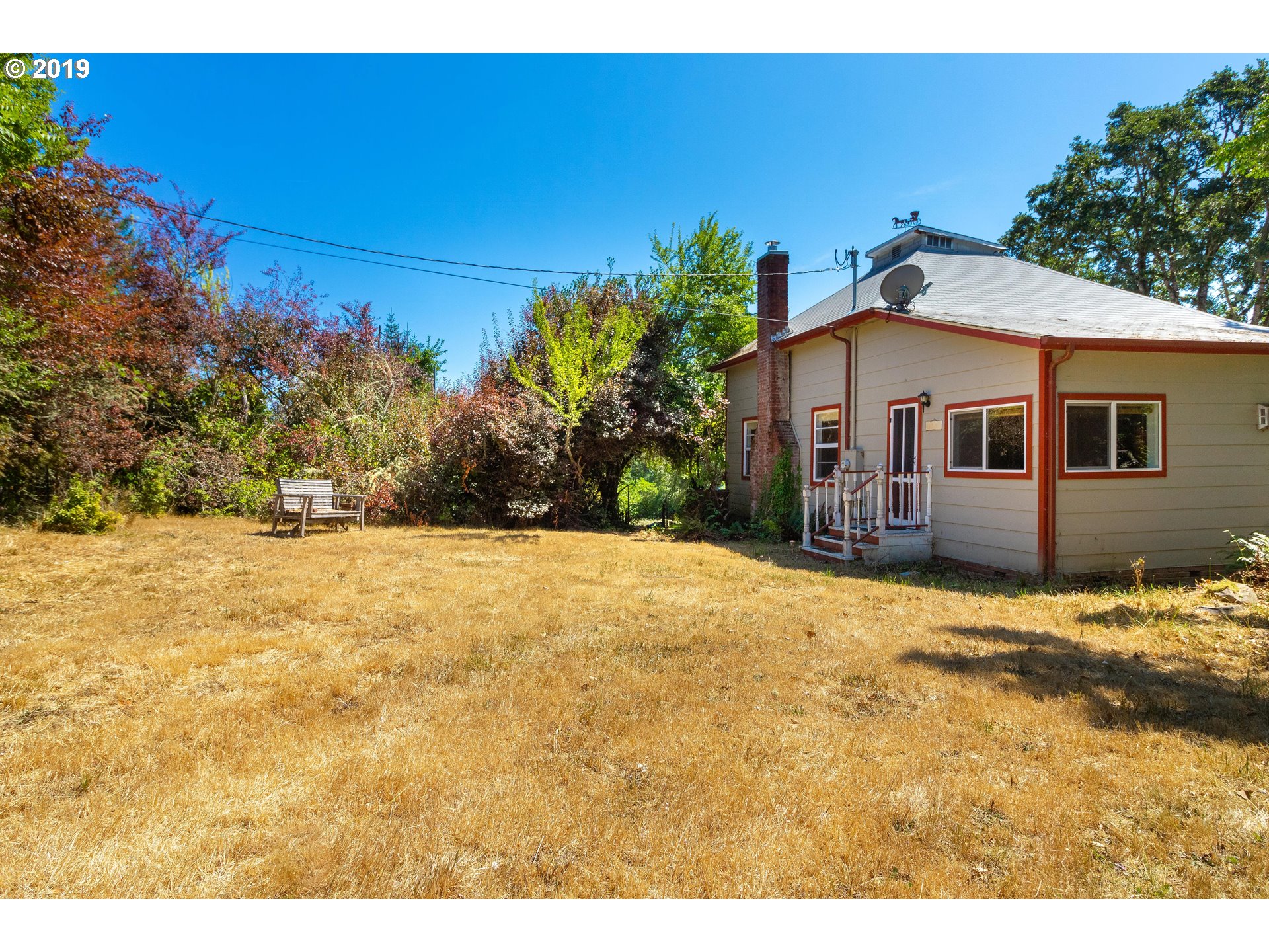 892 Mathis Hill Road Yoncalla, OR 97499 - Photo 3 of 32