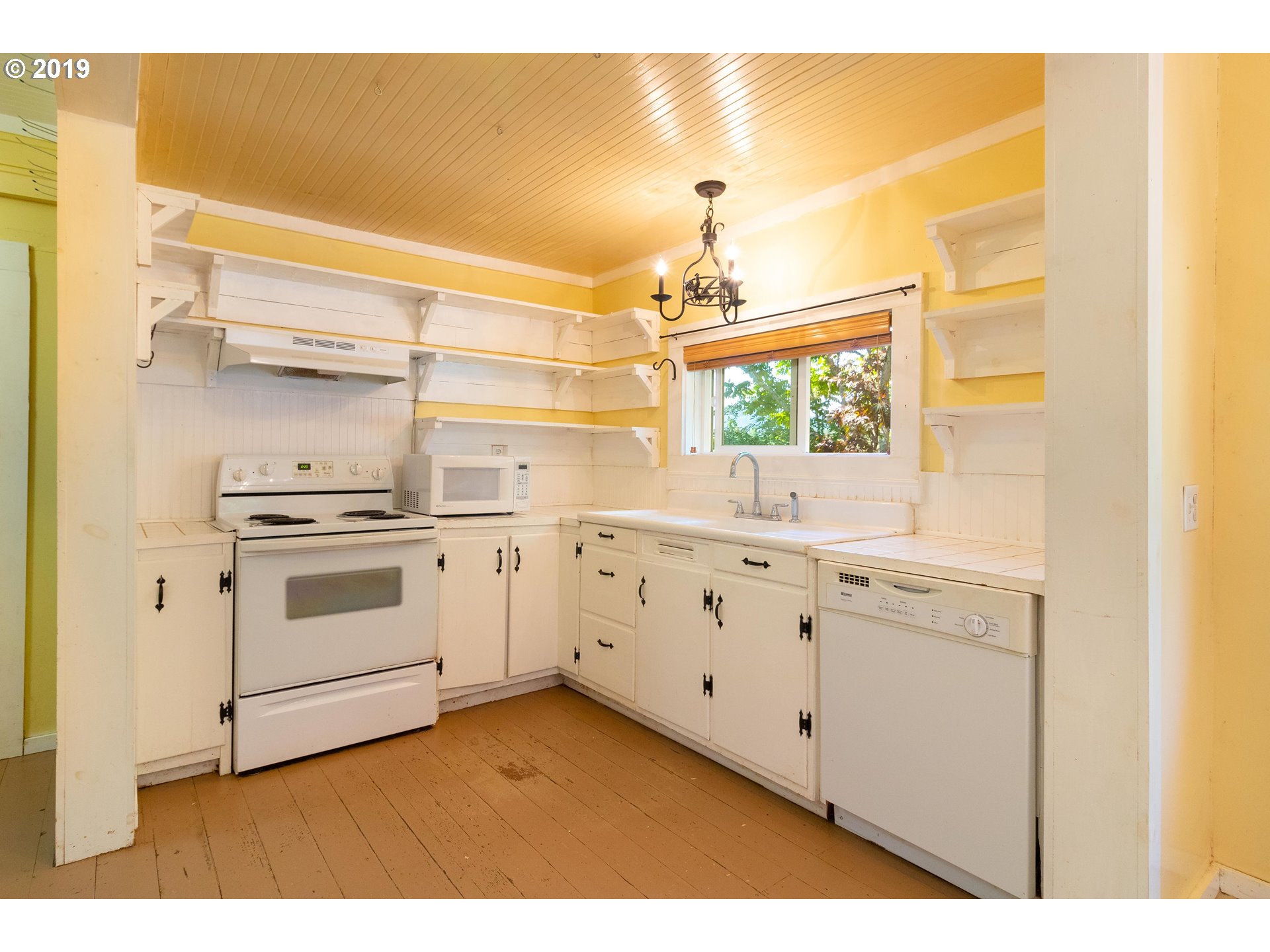 892 Mathis Hill Road Yoncalla, OR 97499 - Photo 9 of 32
