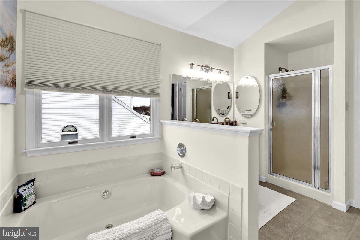 1102 Pepper Ridge Drive Reading, PA 19606 - Photo 19 of 33 a bathroom with a bathtub sink and mirror