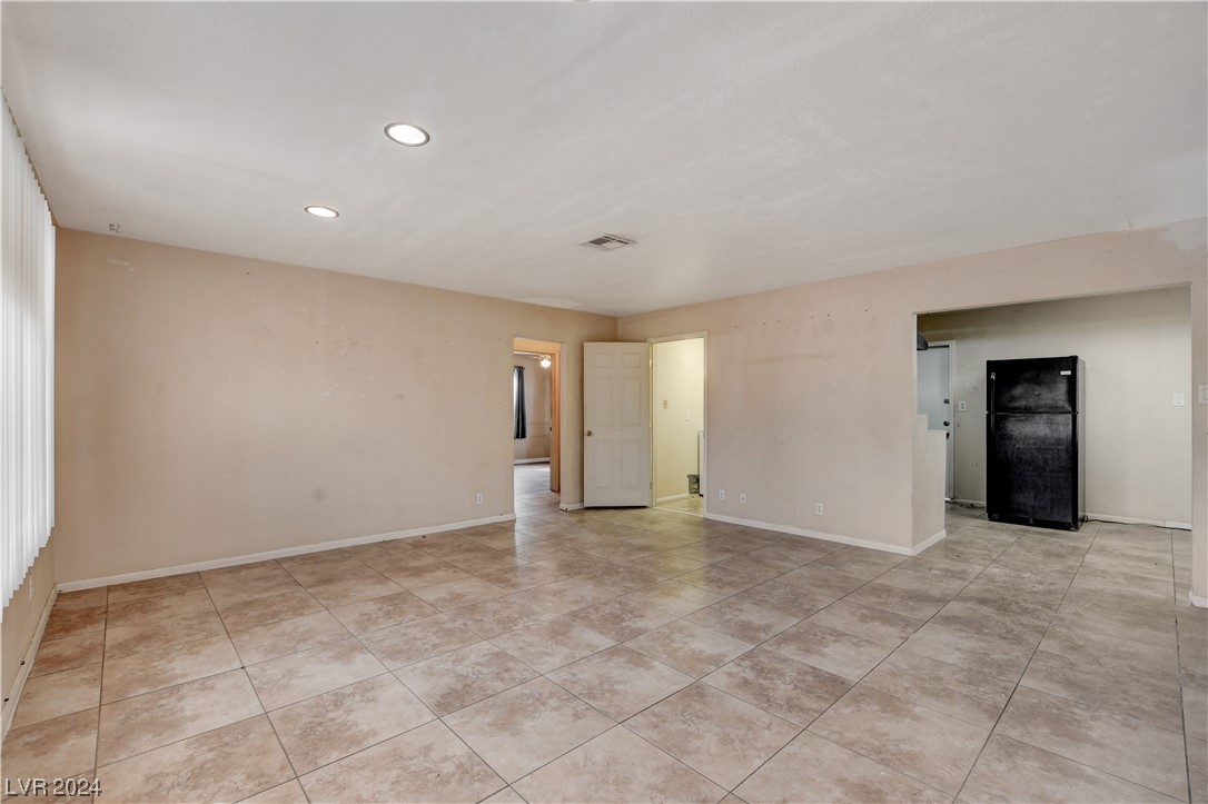 160 West Victory Road Henderson, NV 89015 - Photo 4 of 24 Gallery Image 4