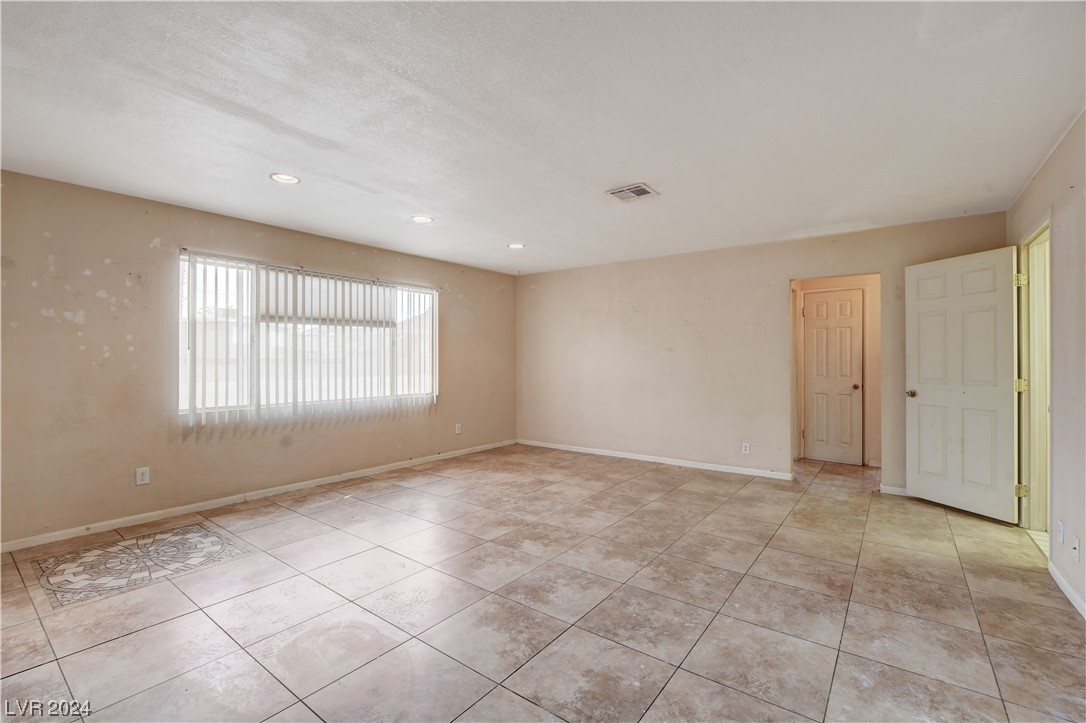 160 West Victory Road Henderson, NV 89015 - Photo 5 of 24 Gallery Image 5