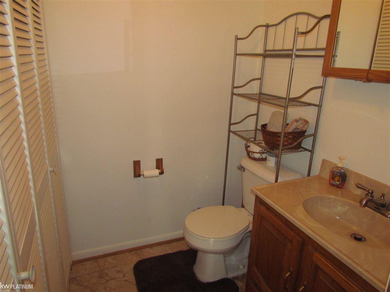 47836 Ryan Road Utica, MI 48317 - Photo 21 of 28