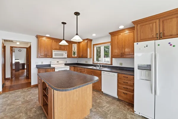 $379,900 | 79 Woodlawn Street, Chicopee, MA 01020