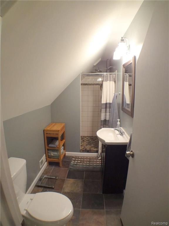 929 Cambridge Road Berkley, MI 48072 - Photo 11 of 18