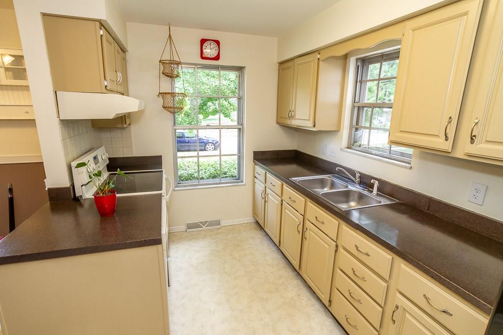 8022 Taunton Road Indianapolis, IN 46260 - Photo 12 of 46 Gallery Image 12