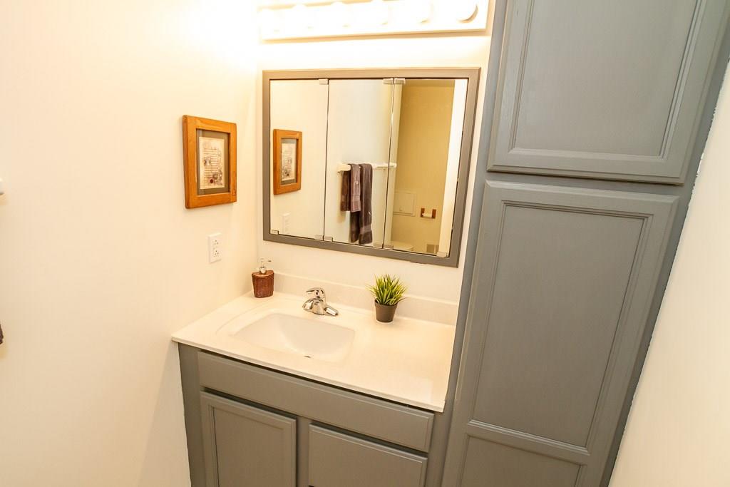 8022 Taunton Road Indianapolis, IN 46260 - Photo 18 of 46 Gallery Image 18