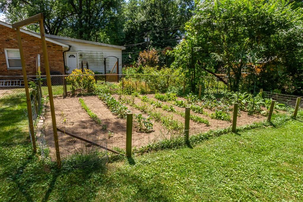 8022 Taunton Road Indianapolis, IN 46260 - Photo 43 of 46 Gallery Image 43