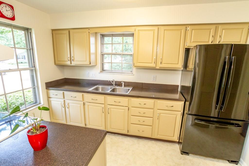 8022 Taunton Road Indianapolis, IN 46260 - Photo 8 of 46 Gallery Image 8