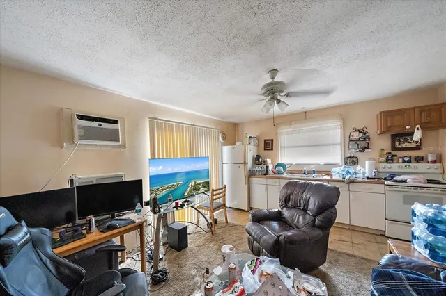 $320,000 | 2150 Schwalbe Way, Sarasota, FL 34235