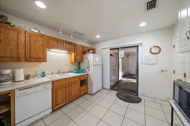 $320,000 | 2150 Schwalbe Way, Sarasota, FL 34235