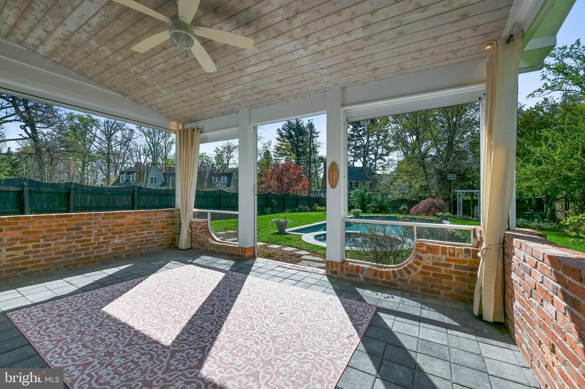 211 Wardour Drive Annapolis, MD 21401 - Photo 29 of 71 Electric screens go up and down