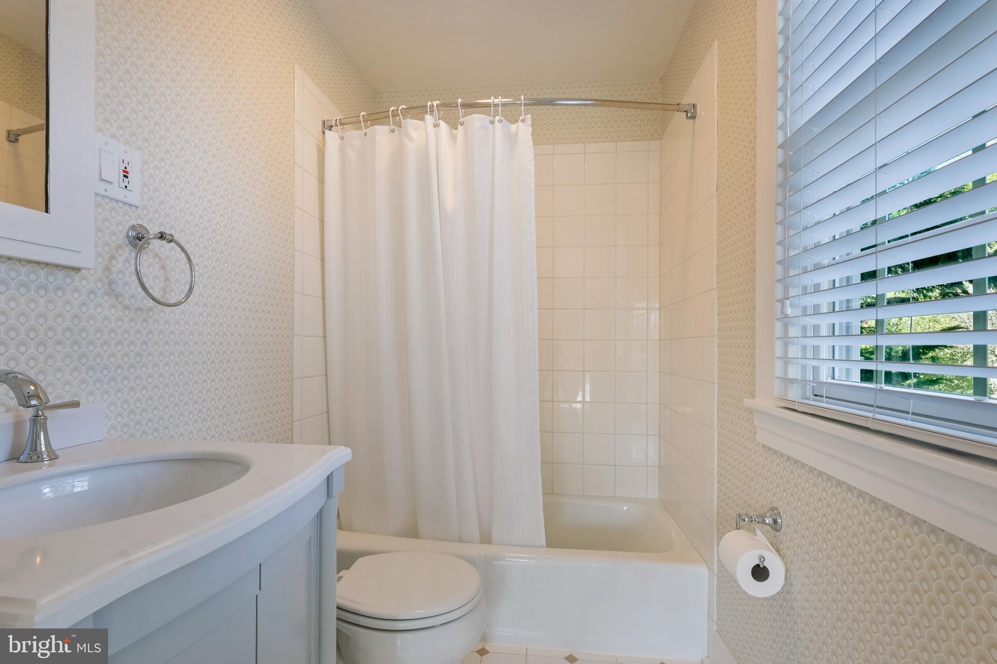 211 Wardour Drive Annapolis, MD 21401 - Photo 45 of 71 Guest Suite Bath